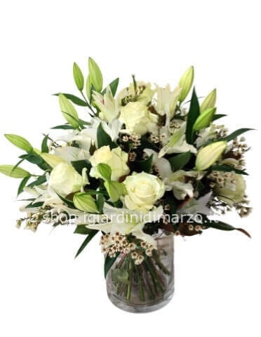 Mazzo bianco con lillium e rose