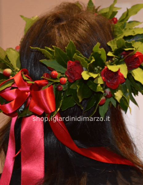 Coroncina d'alloro con bacche, fiori e fiocco