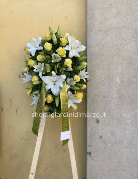 Cuscino fiori misti dai toni tenui