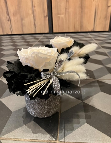 rosa stabilizzata in vasetto grigio